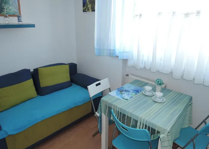 In Near Clean Dziwnówek